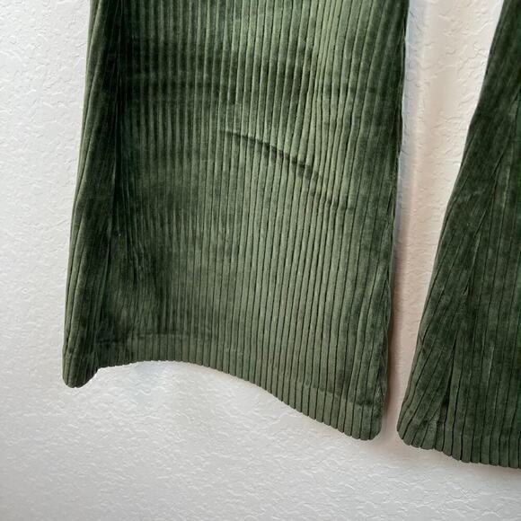 NWT Aerie Hi-Rise Groove-On Green Velour High Waisted Flare Pants Size Medium - Picture 4 of 7